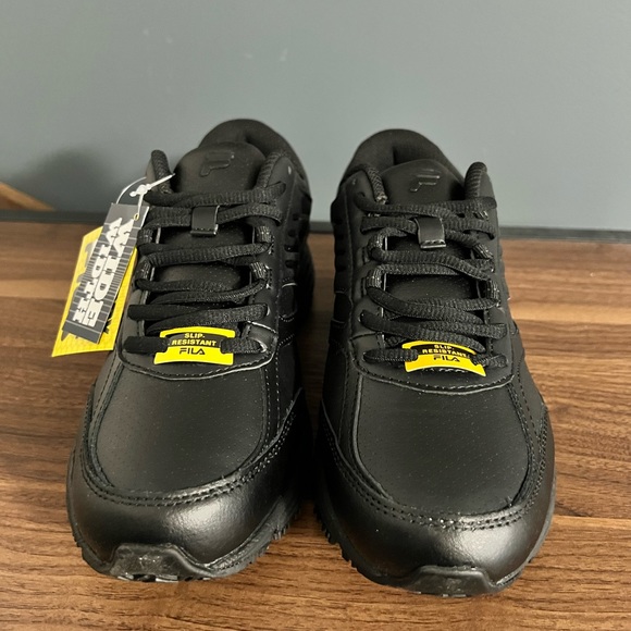 New FILA WOMEN’S MEMORY FLUX SLIP RESISTANT SLIP RESISTANT SHOES SIZE: 8.5 WIDE - Picture 2 of 8
